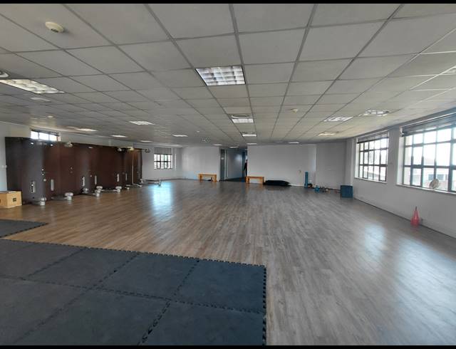 196M² OFFICE TO LET IN BRYANSTON